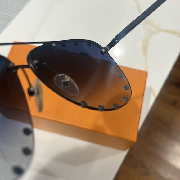 Studded LV Aviator sunglasses - Picture 4 of 11